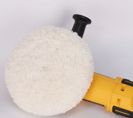 Китайские производители используют односторонние и двусторонние шерстяные полировальные круги для ухода и полировки лакокрасочного покрытия автомобилей.